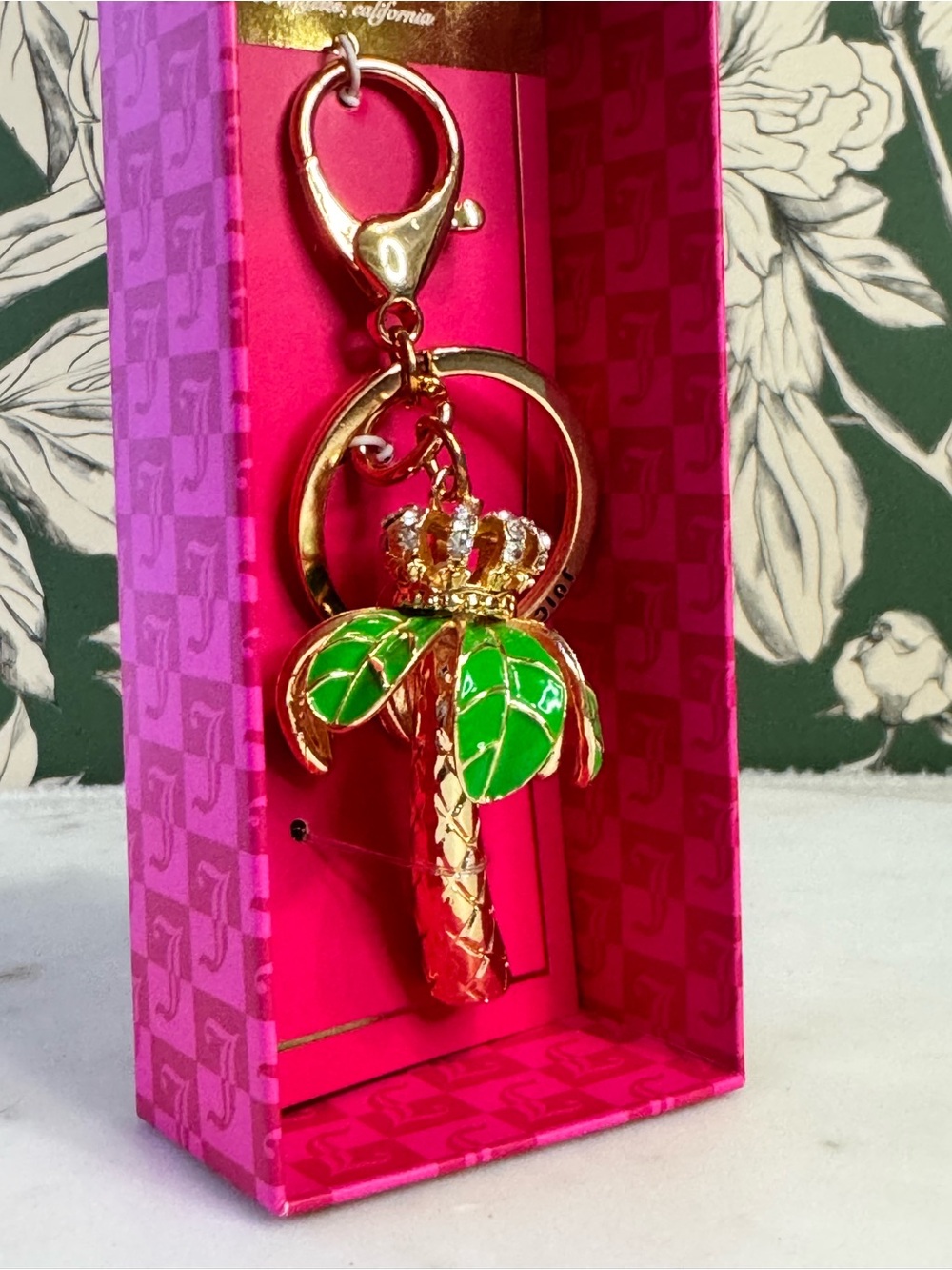 Juicy Couture Gold Palm Tree Keychain with Green Enamel Leaves NIB - Picture 3 of 4